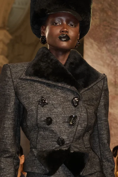 Look 27